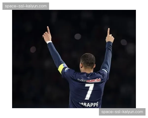 半场战报：巴黎圣日耳曼2-0领先尼斯，姆巴佩、扎伊尔-埃梅里破门