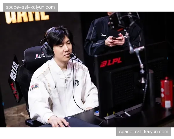 评论:联盟力推“季中赛”并非仅为竞技,核心是为媒体版权创造新的增量产品。 评论:联盟力推“季中赛”并非仅为竞技,核心是为媒体版权创造新的增量产品。