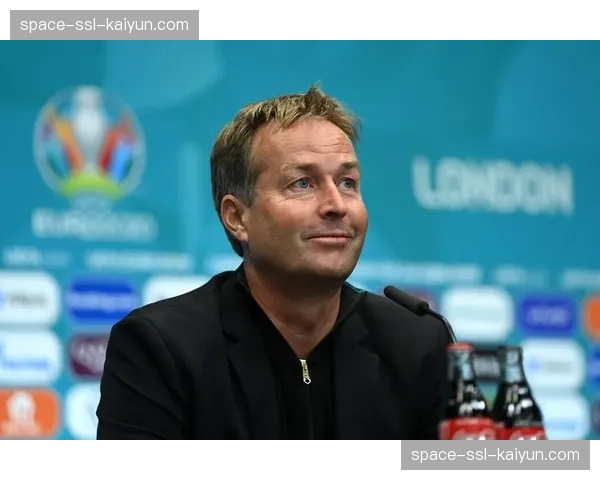 勒沃库森主帅尤尔曼德谈攻势足球哲学与防守平衡挑战