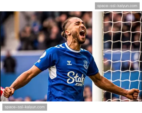 埃弗顿德比战，比图比东卡出任正选前锋